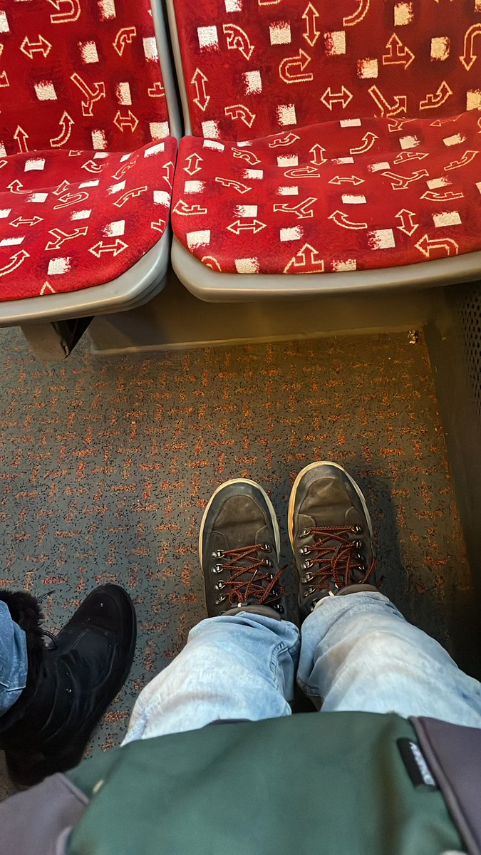 MichiJ39537's tweet photo. Auf dem Weg nach Schorndorf zum Mediamarkt. #mediamarktschorndorf #bus362 https://t.co/KbTE6u9Lgq