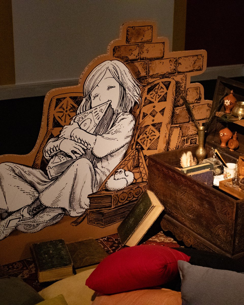 ✨ Une soirée enchantée avec Kamome Shirahama ✨

Il y a quelques semaines, alors que le Festival battait son plein, Kamome Shirahama a accueilli le public pour une visite nocturne exceptionnelle de l’exposition L’Atelier des Sorciers : La plume enchantée de Kamome Shirahama. Un