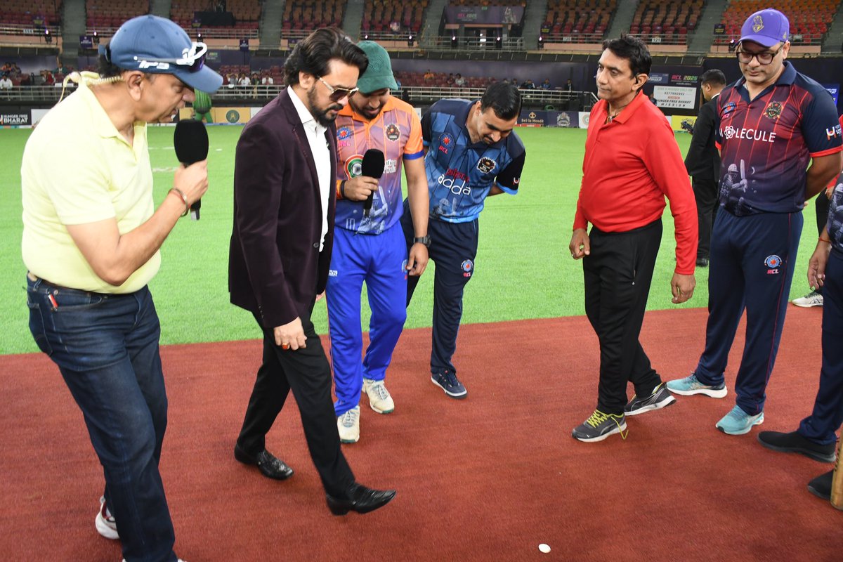 ianuragthakur's tweet photo. Enjoyed wonderful moments while participating in the inaugural match of the third edition of the Restaurant Cricket League (RCL) and tried my hand against the pace bowlers. From the field to the food plate, the RCL is an incredible story where cricket meets the cause of societal change, championing food security and the Atmanirbhar Bharat Abhiyaan.