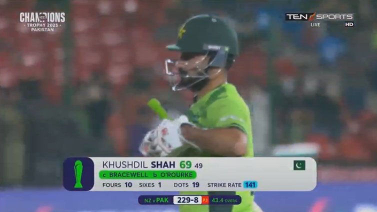 urdusportslive's tweet photo. #KhushdilShah #PakvsNz #ChampionsTrophy2025 https://t.co/ASBOkeZJWF