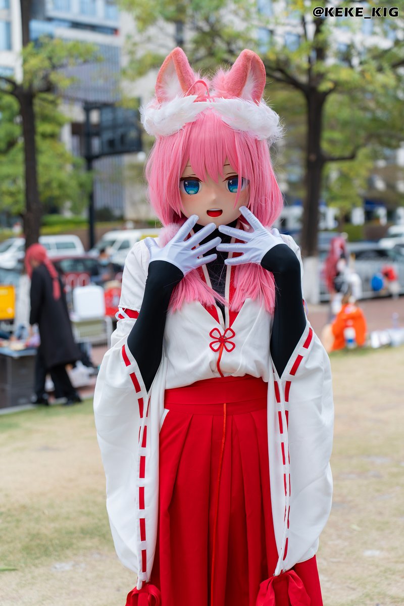 哇，是黑色的巫女~被你发现了呢！
不要和大家说哦！

📸： <a href="/ruoxia_mmao/">若霞_mmao</a> 
#kigurumi #着ぐるみ #SakuradaHane #桜田ハネ