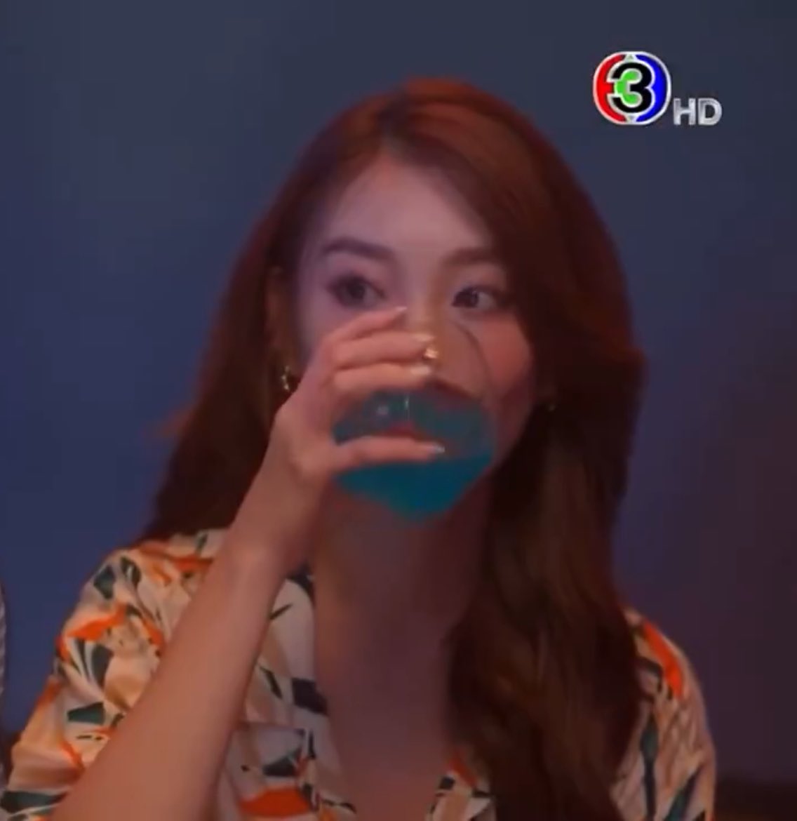 my_knrj's tweet image. พี่หญิงนทไม่ถือตัวเลยค่ะ ถือแต่แก้ว

#ReverseWithMeEP3
#KaewNatruja