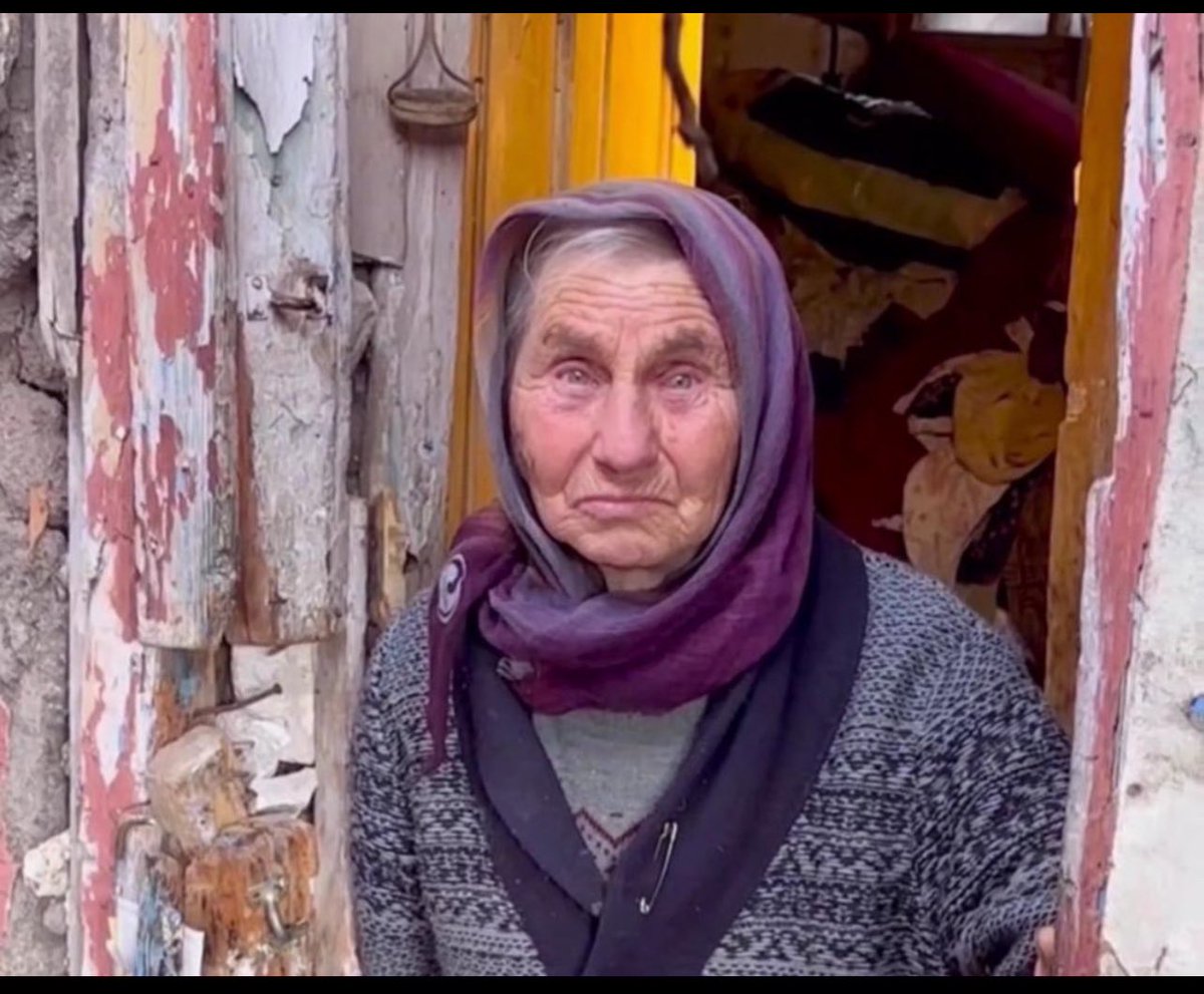 . 
<a href="/AliYerlikaya/">Ali Yerlikaya</a>
Bu kadar tesadüf çok fazla. Bu topluma sistematik olarak hayvan düşmanlığı pompalayan azmettiricilere ve bu teyzeyi hedef gösteren oluşuma ne zaman dur diyeceksiniz?