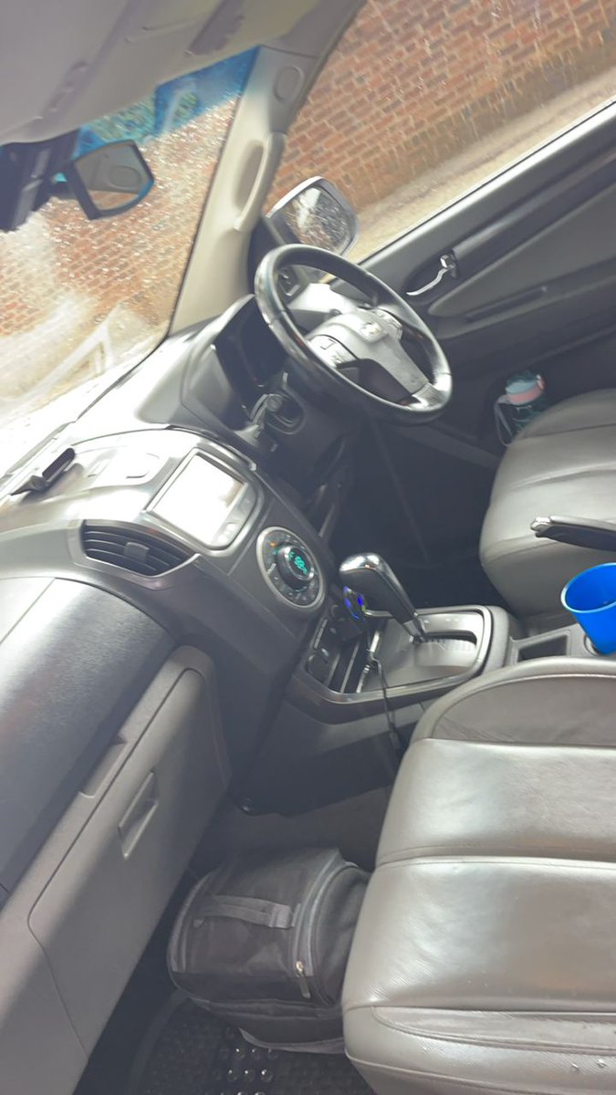 HoVish's tweet photo. Chevrolet Trailblazer Duramax 2014 USD 20,000
2.8 Litre Diesel Engine 
Automatic Transmission 
7 Seater Leather interior 
Climate control 
Touch screen radio 
Reverse camera 
6 speed gearbox 
Asking for $20k

Call or App

0773671288
0719671288
https://t.co/5wwiBvw9Mu
📍 Harare* https://t.co/EnNNoPwU7b