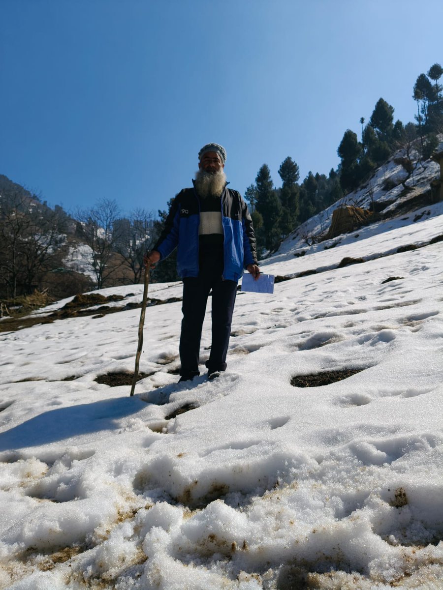 SubDivAchKPDCL's tweet image. Our dedicated field staff goes the extra miles to reach the higher reaches of Kokernag ST areas, actively engaging with esteemed consumers.