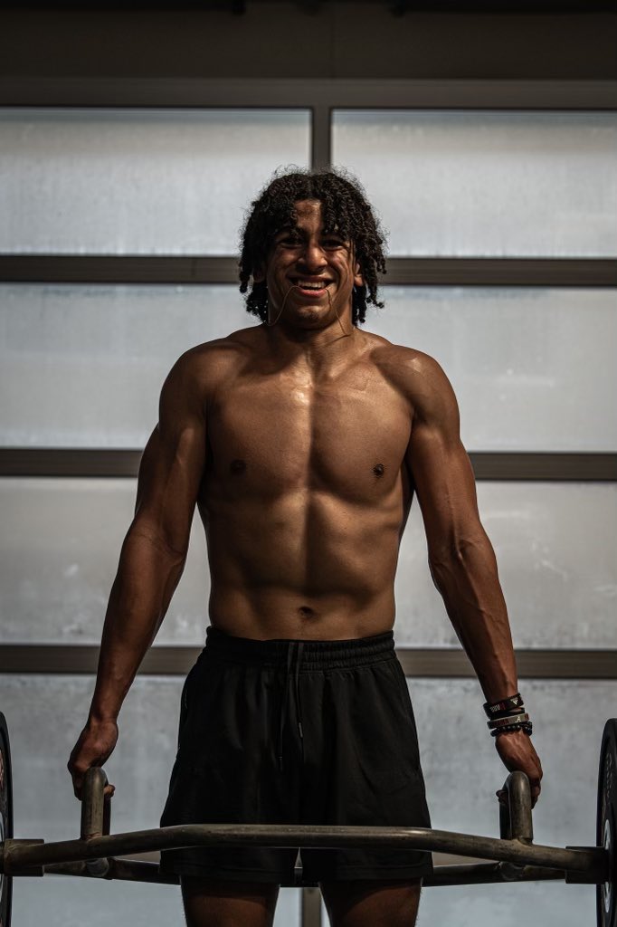 Off season work. Getting 1% better everyday‼️ <a href="/RecruitTheG/">Gainesville FB Recruiting</a> <a href="/CoachD_GVL/">Deon Williams</a> <a href="/JoshNiblett/">Josh Niblett</a> <a href="/RecruitGeorgia/">Recruit Georgia</a> <a href="/CoachDaniels06/">Coach D</a> #Chas1ngBest #KeepWorking