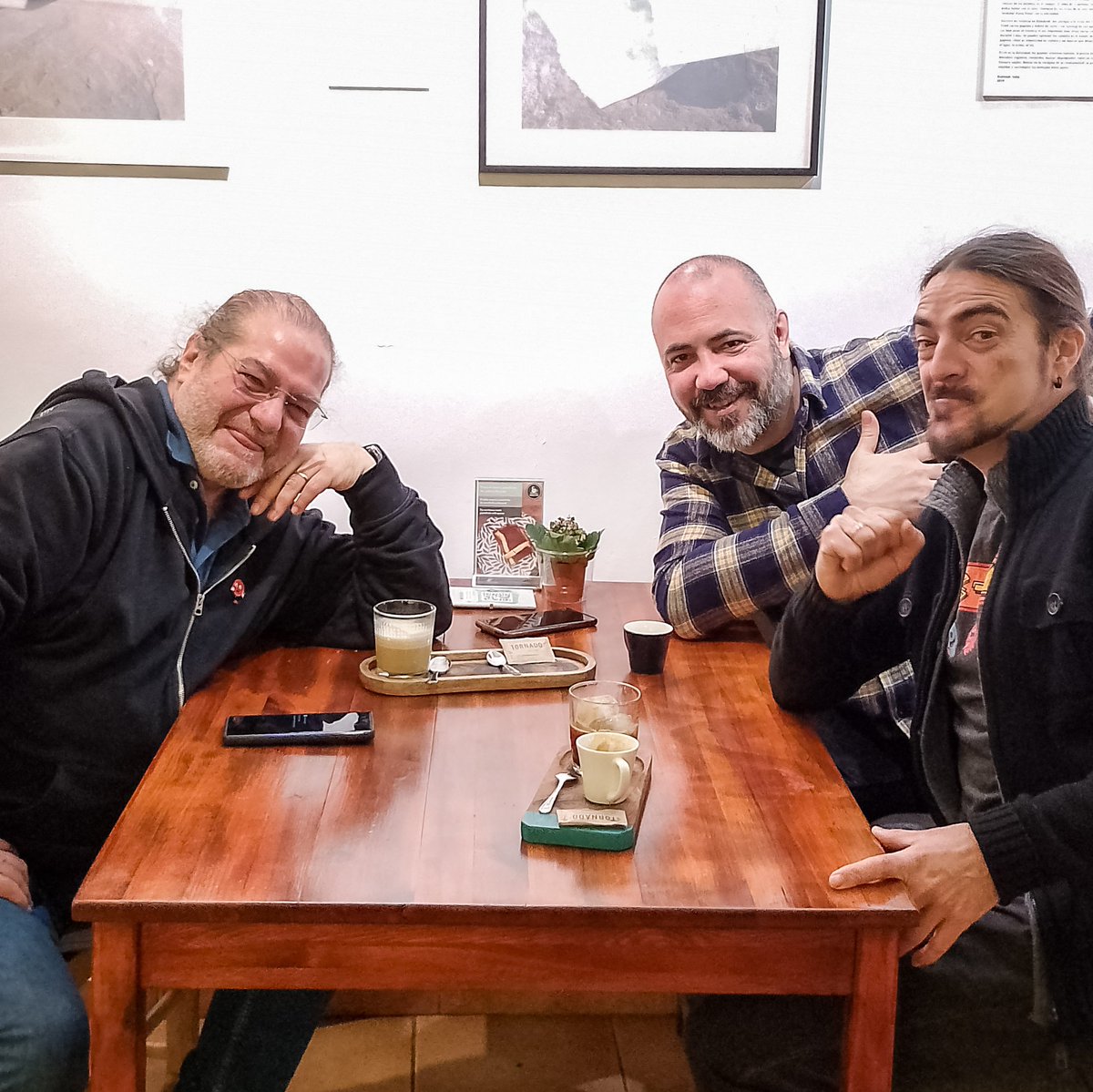 Quedada del club de los #cebolléters en Barcelona, porque no nos conformamos con menos.
#TAV
#L10n
#LoQueDigaQuico
<a href="/danisole1978/">Dani Solé</a> <a href="/quicorb/">Quico Rovira-Beleta</a>