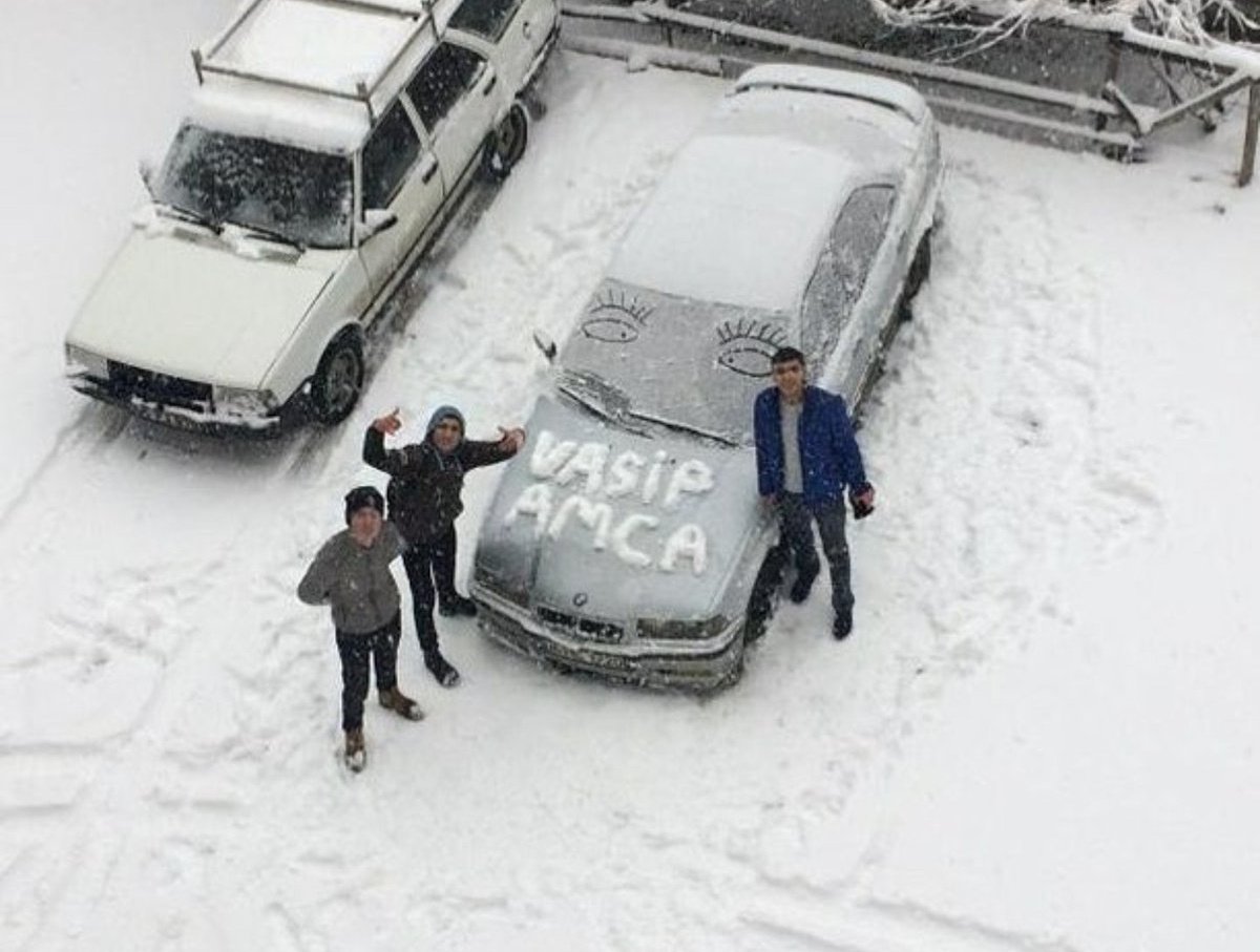 Efsunidusler's tweet photo. An itibariyle Ankara bembeyaz
Vasip amca bize de tatil yaz

#Ankara #karyağışı https://t.co/CJfWpJ73Yo