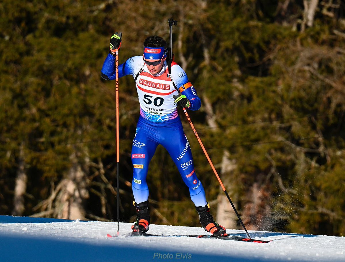GDF's tweet photo. Campionati Mondiali di BIATHLON- Lenzerheide (Svizzera) - Tommaso Giacomel conquista la medaglia d’argento nell’individuale sui 20 km! Per il trentino, alla prima medaglia iridata individuale della carriera, un solo errore al poligono nella gara vinta dal francese Perrot. https://t.co/TWid9DZ3F8
