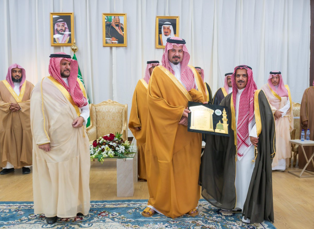 وفي الجانب الصحي والاجتماعي..
كرّم الأمير #سلمان_بن_سلطان مستشفى محافظة #وادي_الفرع، لتحقيقه التميز في رضا المرضى على مستوى منطقة المدينة المنورة، مما أسهم في رفع نسبة الرضا في المؤشر العام لصحة المنطقة، كما كرم سموه جمعية البر الخيرية بالمحافظة، لجهودهم في تعزيز التكافل