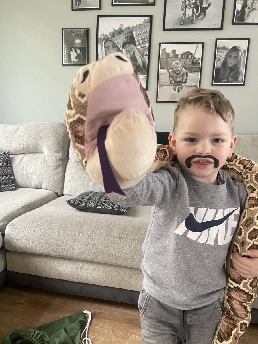 barrylowrie's tweet image. - here’s my boys doing their best @JakeSnakeDDT impressions 🐍🤣
@SnakePitPod 🎙️ #trustme