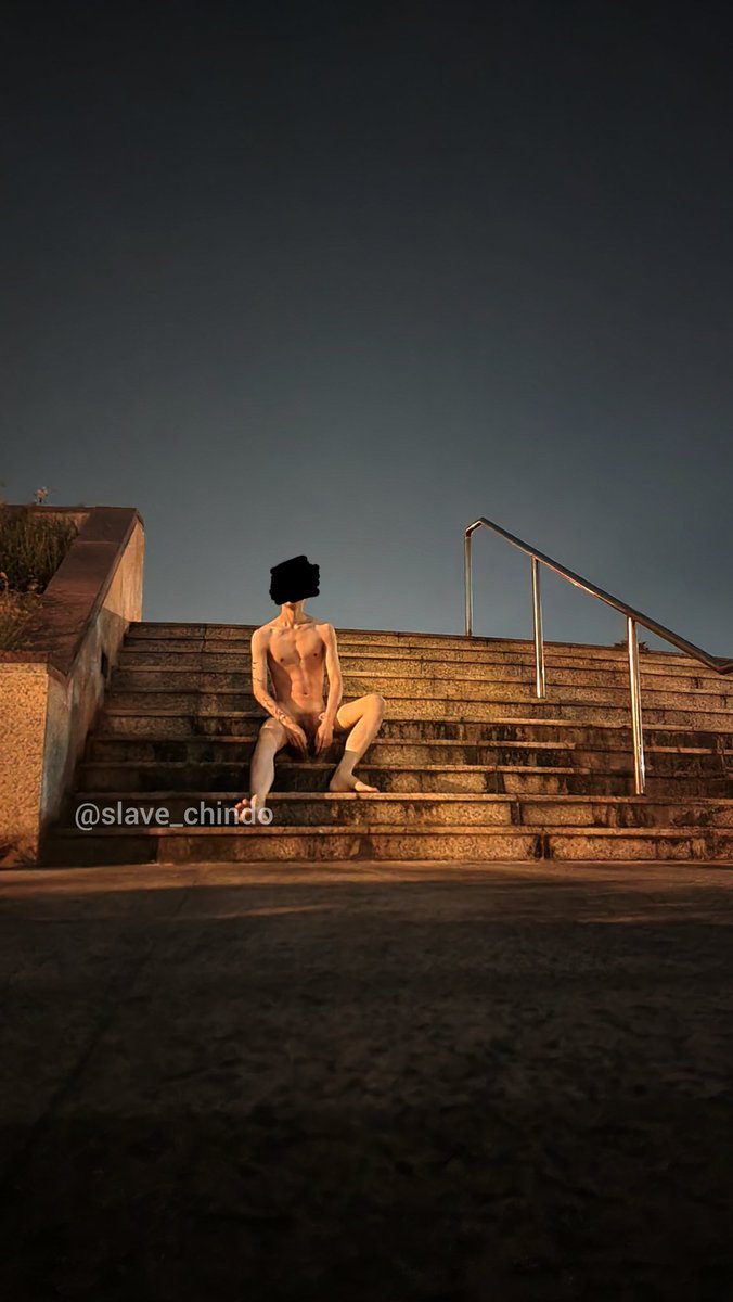 ketemu master gw dipaksa lepas semua full telanjang, kira gw mau scene malah master bawa baju gw tinggal pergi, katanya tugas gw hari ini harus naked disini 2 jam, mana tadi ada yg lewat lagi sial