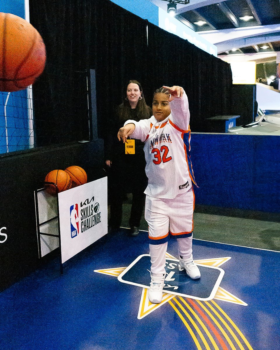 Kia's tweet photo. Thanks to our fans for helping us ring in another amazing #KiaSkills Challenge at #NBAAllStar. 🙌 https://t.co/VDFAem5KXr