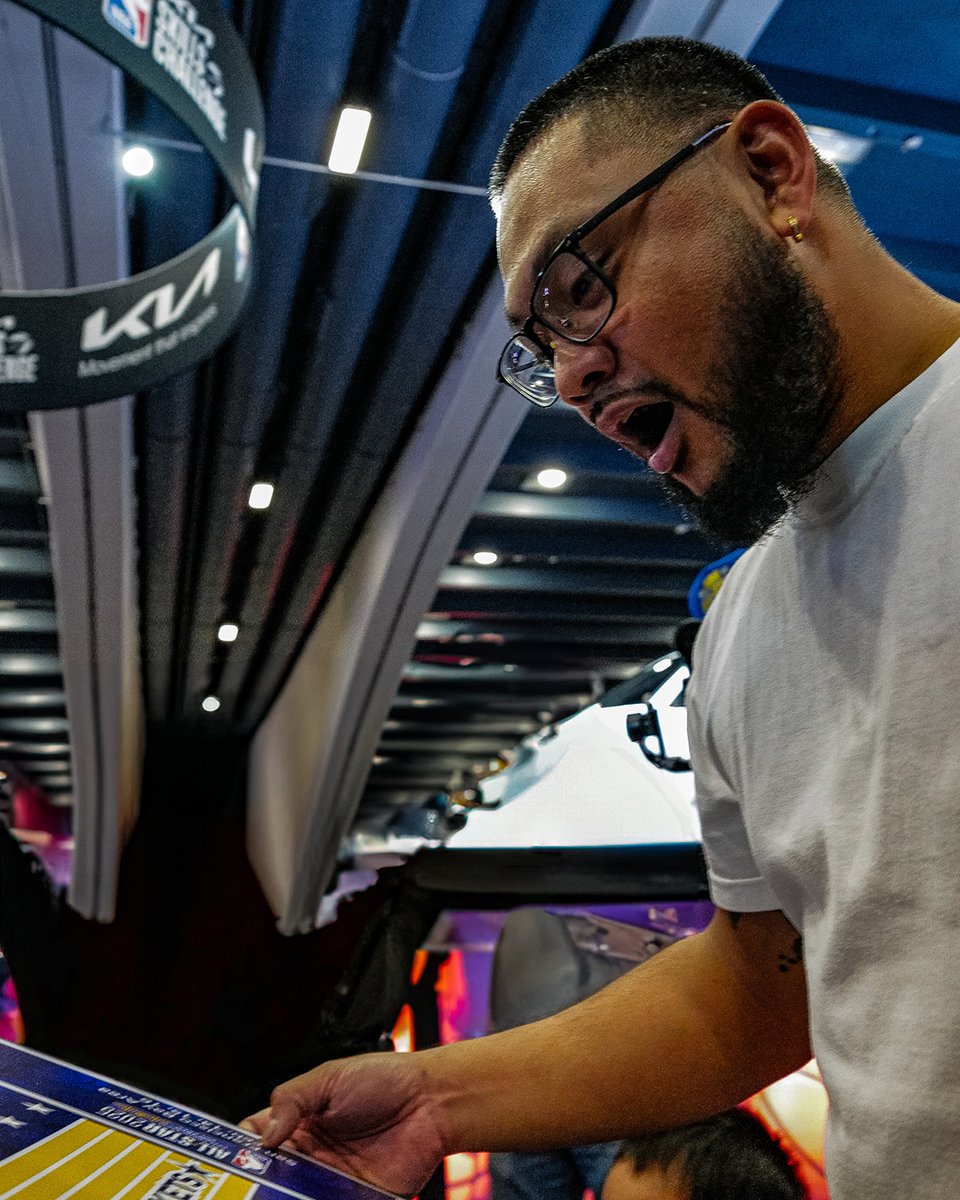 Kia's tweet photo. Thanks to our fans for helping us ring in another amazing #KiaSkills Challenge at #NBAAllStar. 🙌 https://t.co/VDFAem5KXr