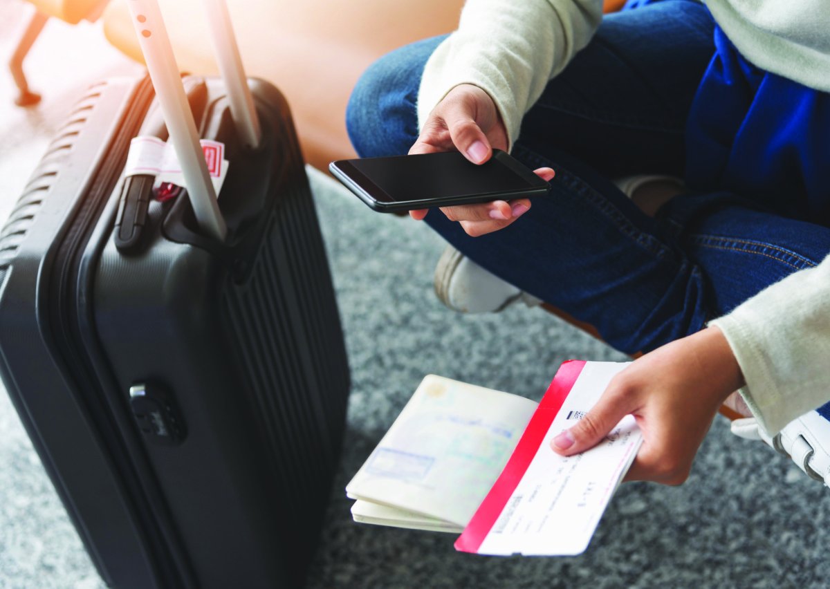 Go_Sustainably's tweet image. According to new research from InsureandGo, a significant portion of the UK’s 5.51 million small business owners are missing out on holidays to keep their businesses running, highlighting the challenges of maintaining a healthy work-life balance. 🧵👇