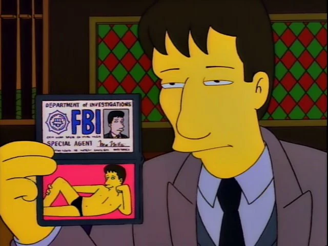 Victamina's tweet photo. Está David Duchovny a metros de la oficina. ¿Está mal usar recursos de la empresa para imprimir esta credencial y pedirle una foto? https://t.co/CvaJGNTEKx