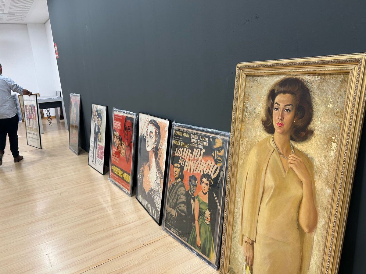 culturacan's tweet photo. 👋 Cultura reivindica el #legado de la actriz #AmparoRivelles con una gran #exposición en el centenario de su nacimiento 🙌

✍️ Desde mañana, a las 19h, en la sala Piti Cantalapiedra de la @Biblioteca_BCC  🧐👌

Más info 👉 https://t.co/fBCEa7aiW2 https://t.co/RPRb07TGaR