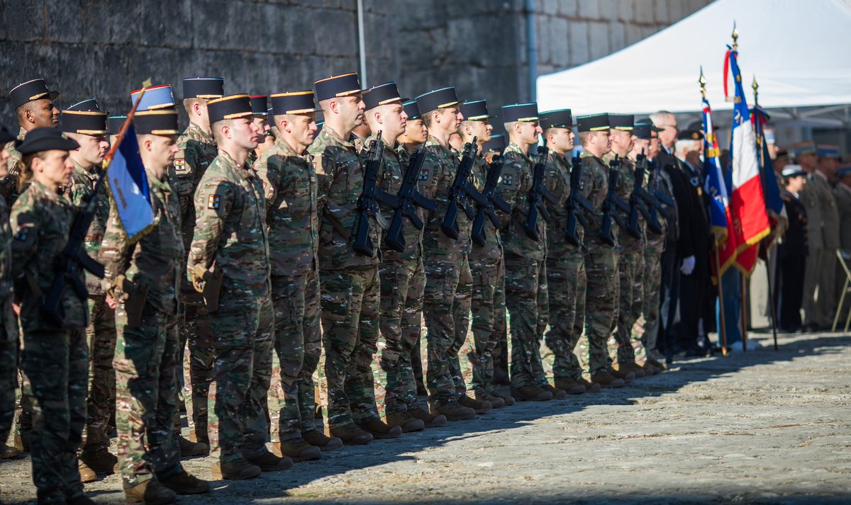 7e brigade blindée - 7BB (@7e_brig_blindee) on Twitter photo Hier, c’est au cœur de la <a href="/CitadelBesancon/">Citadelle Besançon</a> que la 7 a célébré l’anniversaire de sa création ✨
Emblèmes d'hier et d'aujourd'hui se sont réunis pour commémorer le 70e anniversaire de la brigade des Centaures.
#TradiMili #VotreHistoireNotreHistoire #70AnsInnovation Hier, c’est au cœur de la <a href="/CitadelBesancon/">Citadelle Besançon</a> que la 7 a célébré l’anniversaire de sa création ✨
Emblèmes d'hier et d'aujourd'hui se sont réunis pour commémorer le 70e anniversaire de la brigade des Centaures.
#TradiMili #VotreHistoireNotreHistoire #70AnsInnovation