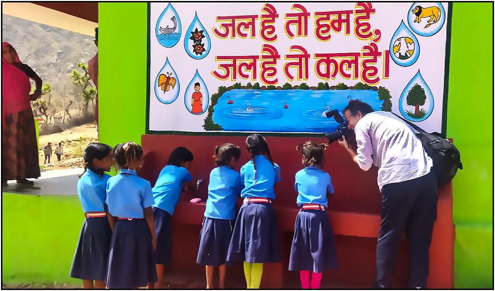 ABhatlekar's tweet image. A tiny moment captured by Rajiv, one of my friends at IIFL Udaipur, on assignment for @FoundationIifl
@Madhujain1609
@JainNirmal
@iiflcapital
@IIFL_Finance
#CSR #sakhiyonkibadi #holisticgrowth