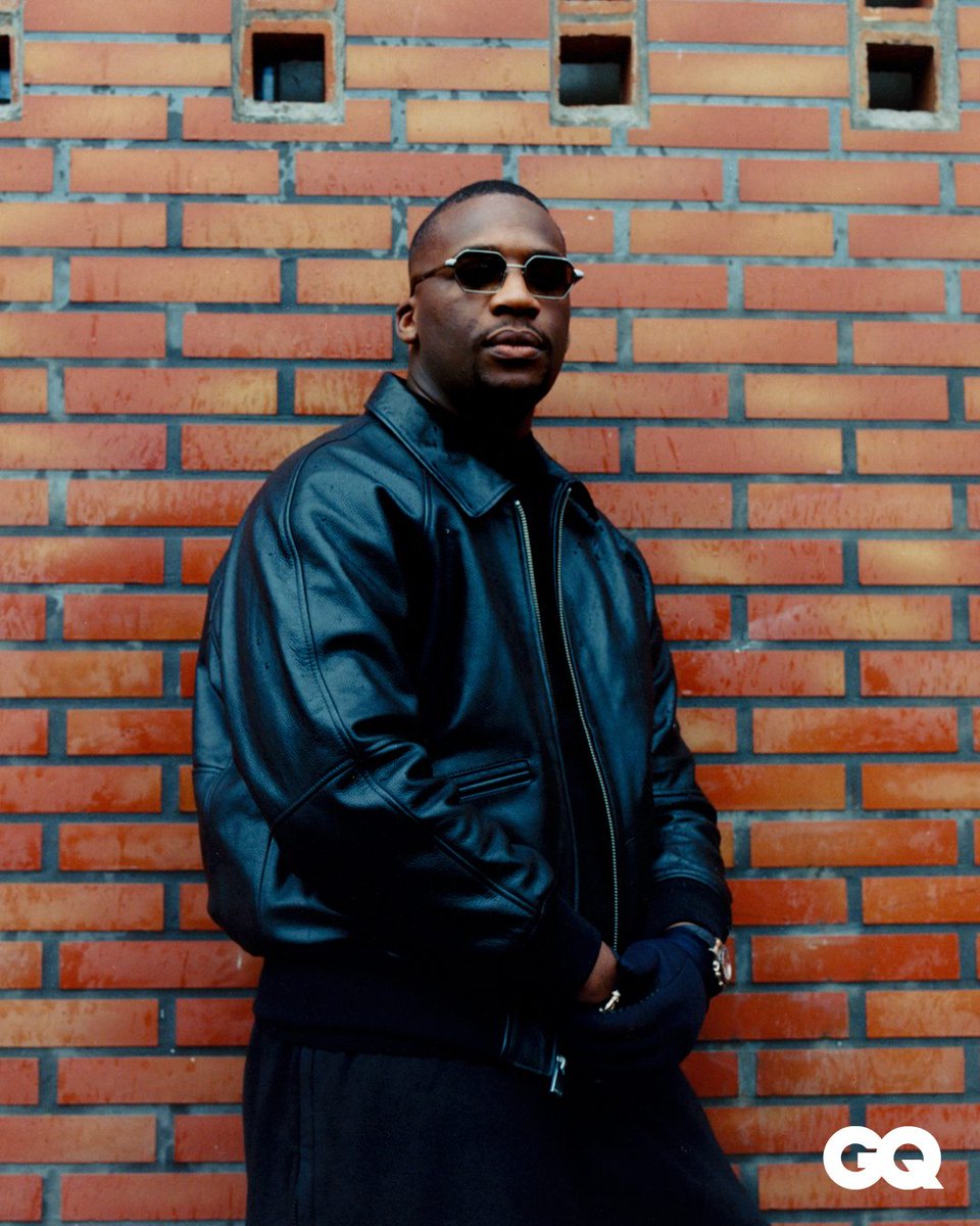 GQ_France's tweet image. “@Booba m’a dit que j’avais tout pour me faire ma place dans le milieu, et qu’il avait envie de me signer sur son label. On lui a alors dit oui de suite.” Le début d’une carrière aujourd’hui explosive. @Sdm__92

Lire l'interview 🔗 gqfrance.visitlink.me/d-sMWk