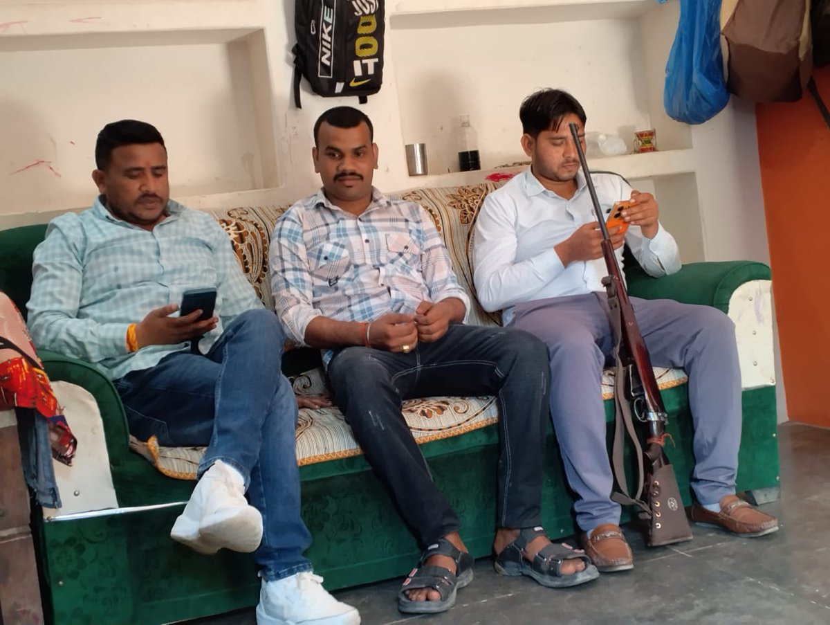 ओबीसी महासभा के जिलाध्यक्ष भिंड बिकास कुशवाह जी के यहां जाना हुआ 
संगठन विस्तार को लेकर चर्चा हुयी 
#obcmahasabha 
#लड़ेंगे #जीतेंगे