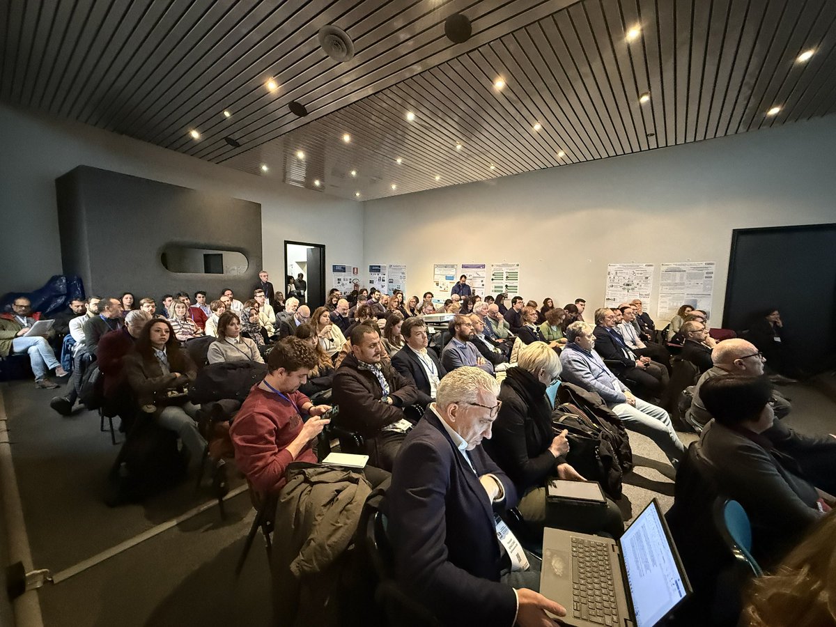 CNR - SCITEC (@cnr_scitec) on Twitter photo 📢 RICERCA, SVILUPPO e INNOVAZIONE
La parola agli stakeholder del territorio
<a href="/Dav_Comoretto/">Davide Comoretto</a> #DCCI e #DavidePeddis #DCCI @UNIGE - Didattica Internazionale sui Materiali
Segue sessione poster
#dialoghi #19feb <a href="/CNRsocial_/">CNR Consiglio Nazionale delle Ricerche</a> <a href="/UniGenova/">Università di Genova</a> 📢 RICERCA, SVILUPPO e INNOVAZIONE
La parola agli stakeholder del territorio
<a href="/Dav_Comoretto/">Davide Comoretto</a> #DCCI e #DavidePeddis #DCCI @UNIGE - Didattica Internazionale sui Materiali
Segue sessione poster
#dialoghi #19feb <a href="/CNRsocial_/">CNR Consiglio Nazionale delle Ricerche</a> <a href="/UniGenova/">Università di Genova</a>