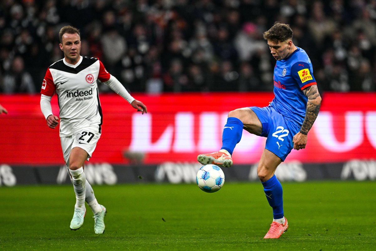 🚨 Exklusive News #Remberg: nach Sky Infos enthält der Vertrag des #Holstein #Kiel Spielers Nicolai Remberg (24) eine Ausstiegsklausel ab Sommer, die in beiden Ligen gültig ist. Preisrahmen: niedriger, einstelliger Millionenbetrag. Zwei Bundesligisten haben bereits konkretes