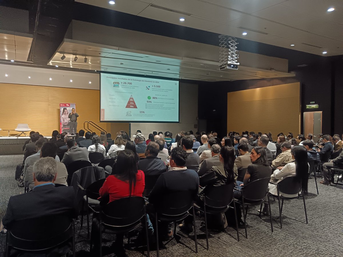 Hoy realizamos un evento clave para los empresarios, emprendedores y negocios del Macrosector de Servicios Empresariales y TIC. Estos empresarios conocieron los programas y servicios que tendremos disponibles para su sector en 2025 📊