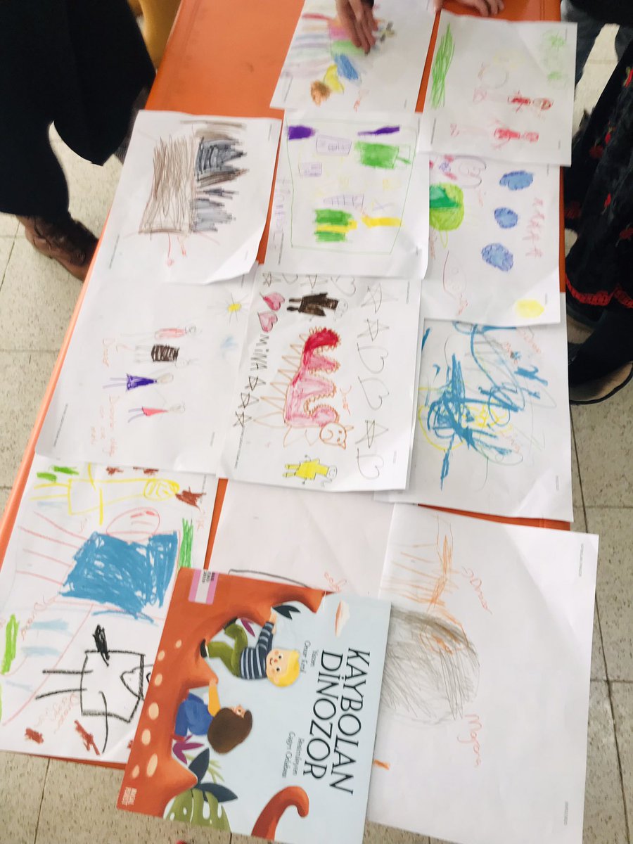 "Sınıfım Kütüphanem" projesi kapsamında 100. Yil Cumhuriyet Anaokulu 5 B sınıfı ögrencisi Çağatay Rüzgar Kütüphanemizden aldığı "Kaybolan Dinozor " adlı kitabın hikayesini arkadaşlarına anlattı. Kitap Kurdu Rozetini taktı.<a href="/DmrRemzi/">Dr. Remzi Demir</a>