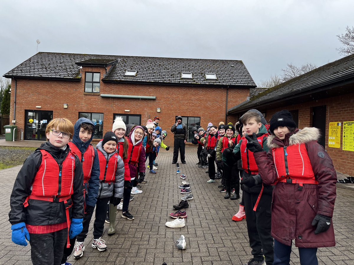 pondparkp7's tweet photo. P7S Exploring the islands on this afternoon’s canoe session 🛶🔥 https://t.co/HqJCPgu6Mj