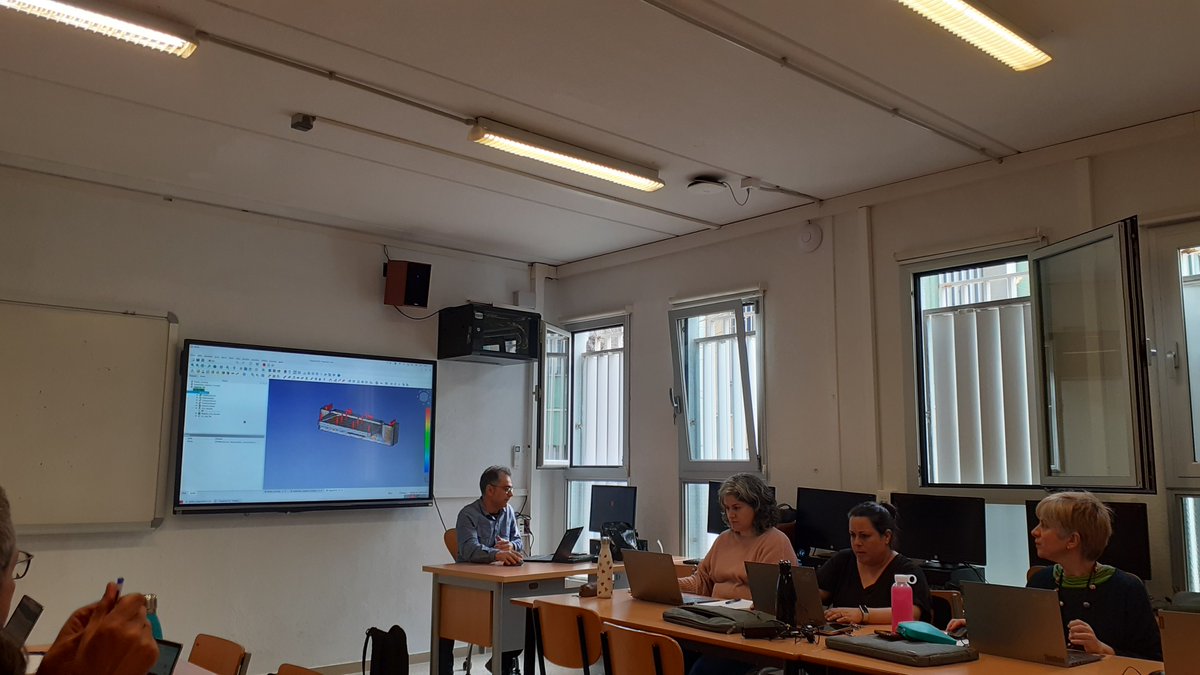 CfaCornella's tweet photo. Segona sessió de la #FIC #FormacióInternaDeCentre sobre l'ús de la #impressora3D que està realitzant l'#EquipDocent del @cfacornella.Avui,hem començat a treballar amb dissenys bàsics de figures,mitjançant el @tinkercad. Gràcies al nostre formador, José Luis! @educaciocat @se_bll5 https://t.co/jPSAJjpPGU