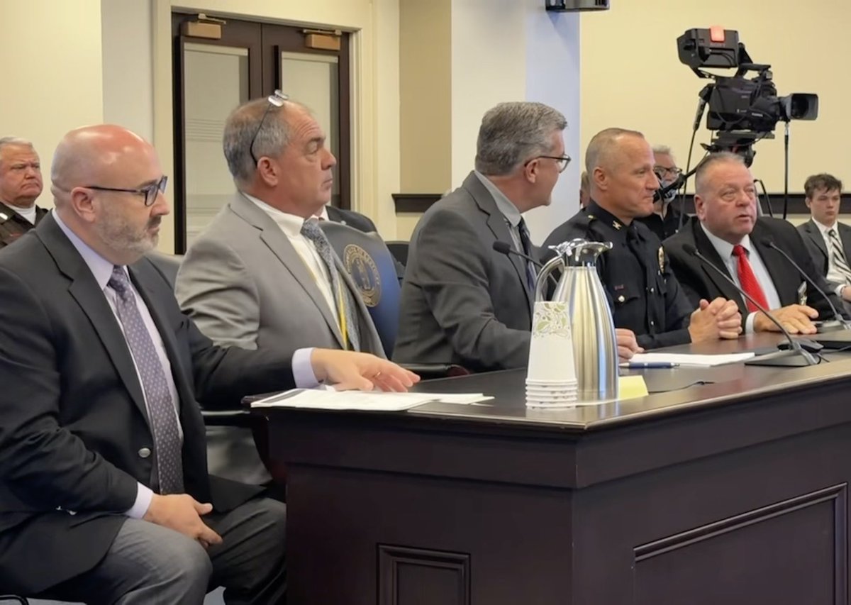 SB 10, sponsored by Sen. Robby Mills, passed out of the Senate State &amp; Local Gov Comm Wednesday. This legislation is an initiative of the Kentucky Sheriffs Assoc, creating a shared responsibility model between employer &amp; employee for covering higher costs of retiree healthcare.