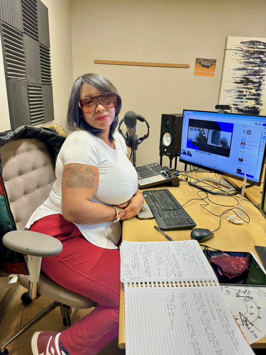 ilmediaschool's tweet photo. Crunch time is here! ⏳ Lock in, stay focused, and give it your all—every effort now brings you closer to success. Presentation day is coming, make it count!

#FinishingStrong #StayFocused #PresentationPrep #HardWorkPaysOff #StudentGrind #AlmostThere #SuccessInTheMaking https://t.co/LKNYV9ZwSh