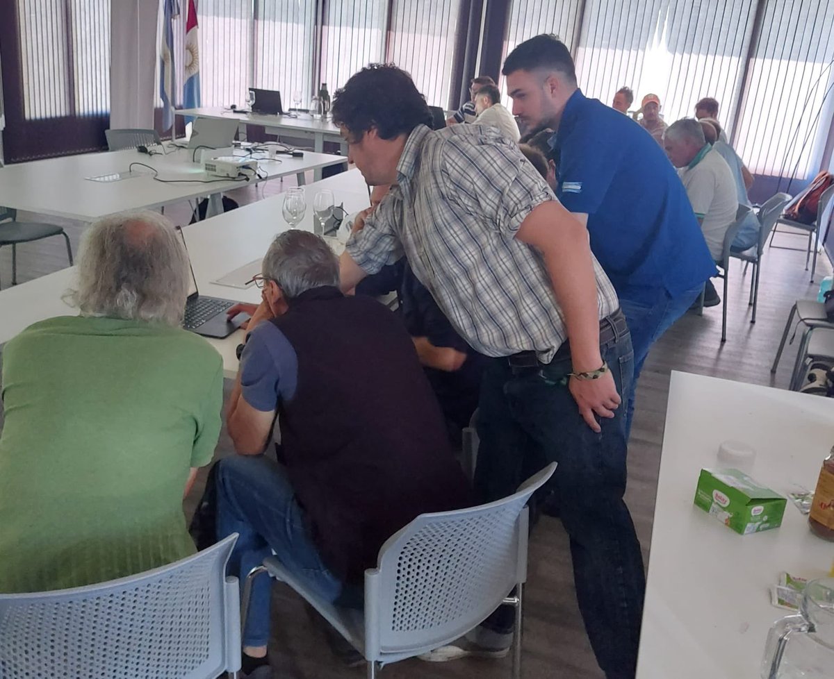 SUELOS Y RIEGO | LOS EJES DE UNA NUEVA REUNIÓN TÉCNICA DEL GRS

Esta semana se llevó a cabo un nuevo encuentro entre profesionales y técnicos de las empresas que integran el Grupo Río Seco, bajo los ejes de Suelo y Riego.