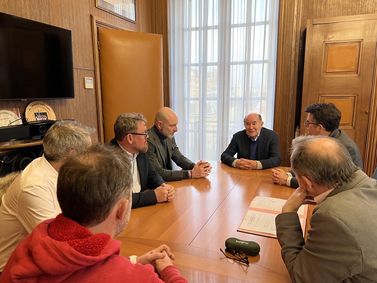 Très heureux d'avoir signé hier la convention de partenariat avec l'association TPBC qui exploitera le très attendu complexe de sports de raquettes. Dès la rentrée 2025, 4 courts de tennis (2 couverts et 2 extérieurs) et 2 terrains de padel viendront étoffer notre offre sportive.