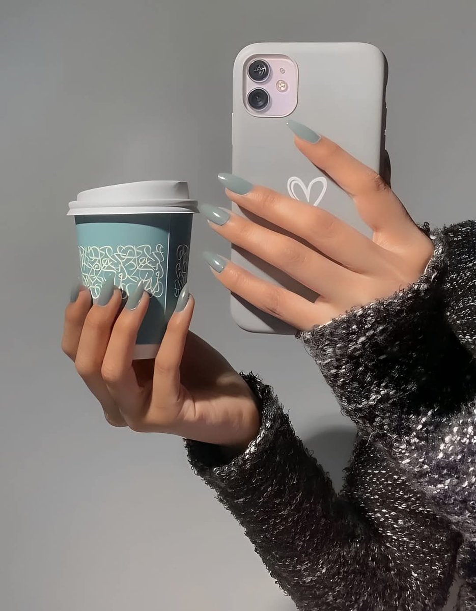 "وَعَنِيدَةُ مِثْلِي كَيْفَ لَهَا أَنْ تَنْحَنِي؟!."