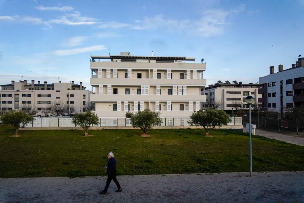 🏠 17 VIVIENDAS PALAZZINA, SR1 – LARDERO
Construcción eficiente con #Termoarcilla® 29 cm como muro de carga. Sostenible, rentable y de alto rendimiento. ♻️🏗️
📍 C/ Río Ebro 19, 26140 Lardero
📐 Arquitecta: Pilar Escós Quílez
🏗️ Promotora: Promojaser S.L.

<a href="/Hispalyt/">Hispalyt</a>