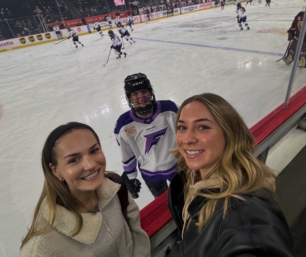 Had a blast cheering on our four Golden Knight alumni at last night’s PWHL game! Congrats to 2024 grads Dominique Petrie and Brooke McQuigge on a big win! 💛🏒 #CGKfam #Knighthood #PWHL