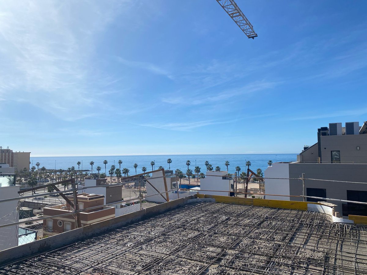 📷 ¡#EdificioSanMartínAdra sigue tomando forma! 📷
Con el mar como testigo, avanzamos en la construcción de este exclusivo proyecto en Pago del Lugar, Adra (Almería).
Sigue el progreso en: bit.ly/3xLtE61