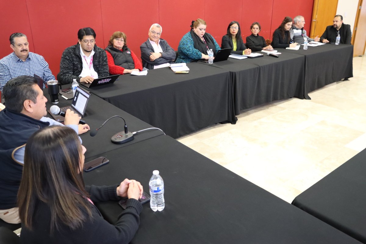 En la ciudad de Saltillo, el Vocal Ejecutivo del INE Coahuila, <a href="/jl_vazquezl/">José Luis Vázquez L</a> se reúne con Vocalías y Consejerías de los 04, 07 y 08 Distritos Electorales, con el fin de dar seguimiento al avance en las actividades del Programa de Promoción de la Participación Ciudadana.