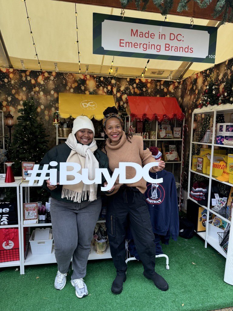 Rose_SuggsEvans's tweet image. We are #DCProud to support our local makers at the #DowntownHolidayMarket! This year the #MadeInDC booth doubled sales, bringing in over $50K for 31 artisans. By creating visibility &amp;amp; revenue opportunities, we’re continuing to help DC’s makers thrive! #iBuyDC ♥️