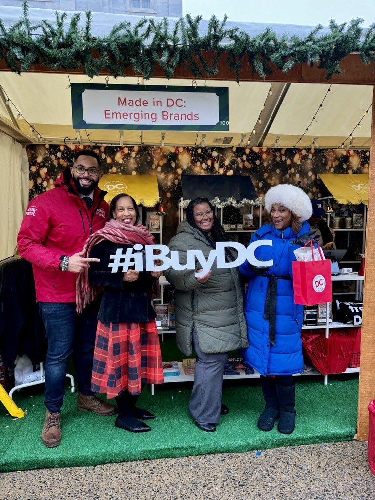 Rose_SuggsEvans's tweet image. We are #DCProud to support our local makers at the #DowntownHolidayMarket! This year the #MadeInDC booth doubled sales, bringing in over $50K for 31 artisans. By creating visibility &amp;amp; revenue opportunities, we’re continuing to help DC’s makers thrive! #iBuyDC ♥️