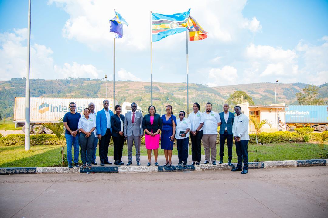 East African Community (@jumuiya) on Twitter photo 📍In an effort to accelerate trade facilitation at the Gatuna (RW)/Katuna (UG) OSBP; EAC SG <a href="/SGNduva/">Veronica M. Nduva, CBS</a>, Rwanda’s Minister of Trade <a href="/P_Sebahizi/">Prudence Sebahizi</a> and <a href="/rrainfo/">Rwanda Revenue Authority (RRA)</a> Commissioner General engaged stakeholders on enhancing cross-border trade efficiency. 📍In an effort to accelerate trade facilitation at the Gatuna (RW)/Katuna (UG) OSBP; EAC SG <a href="/SGNduva/">Veronica M. Nduva, CBS</a>, Rwanda’s Minister of Trade <a href="/P_Sebahizi/">Prudence Sebahizi</a> and <a href="/rrainfo/">Rwanda Revenue Authority (RRA)</a> Commissioner General engaged stakeholders on enhancing cross-border trade efficiency.