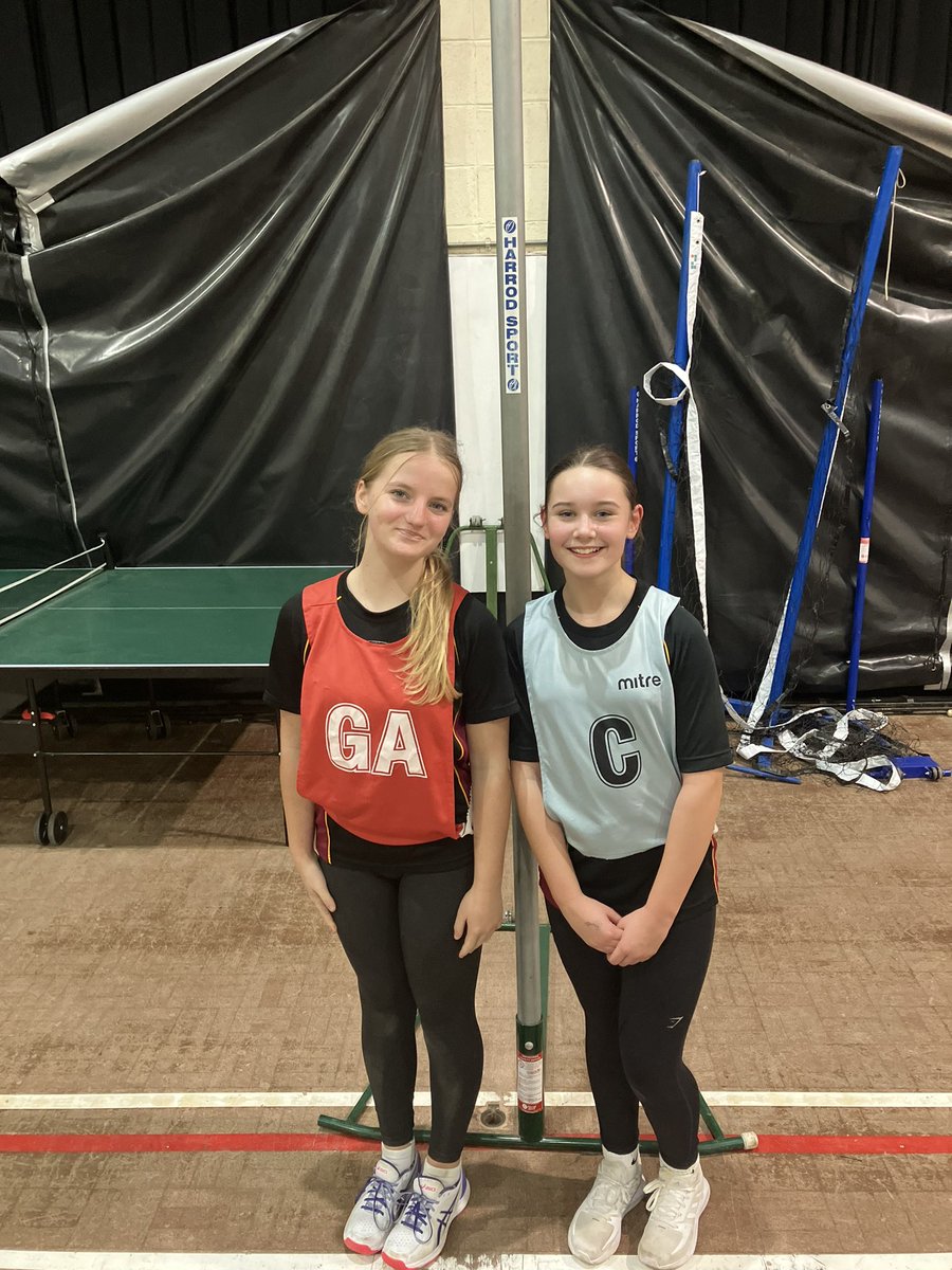 Two exciting matches for our yr7 netball squad today as we travelled to bryntirion. A 12v11 en for the reds and a nail biting 4v3 loss for the blues. ⭐️ players Ada and Hollie 👏🏻🟢🔵🟡🔴