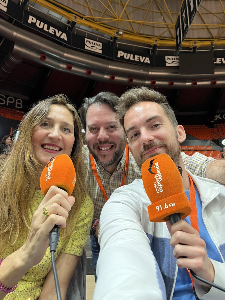 Radioesport914's tweet photo. Arranca la retransmisión del @valenciabasket 🆚@CBKMersin en la 91.4FM 🏀🍊

🎙️@abelaguado_ 
🗣️@AlonsoPiluca y @va_nebot 

🎧91.4FM y https://t.co/ktS2NTaPxI https://t.co/uH0cW4UFQh
