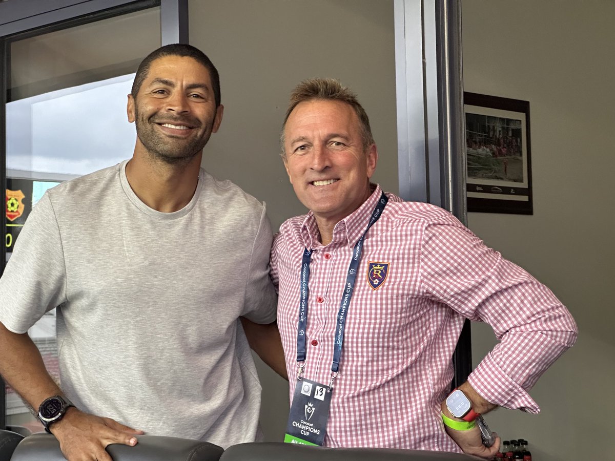LOOK WHO’S IN THE #RSL BOX TONIGHT? The legend ⁦<a href="/al_saborio/">Álvaro Saborío</a>⁩ #DaleReal