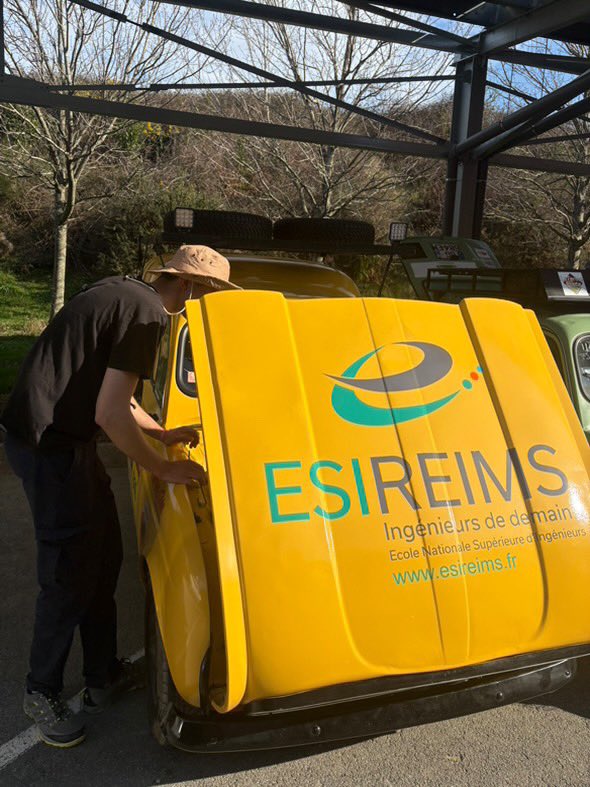 ESIReims's tweet image. Le départ est demain , nous sommes trop fiers de nos 2 diplômés ESIREIMS Louise et Pierre pour ce 4 L Trophy 2025 aux couleurs de notre école et de tous leurs sponsors , suivez leur aventure sur les réseaux  … @ArnaudRobinet  @VilledeReims  @regiongrandest