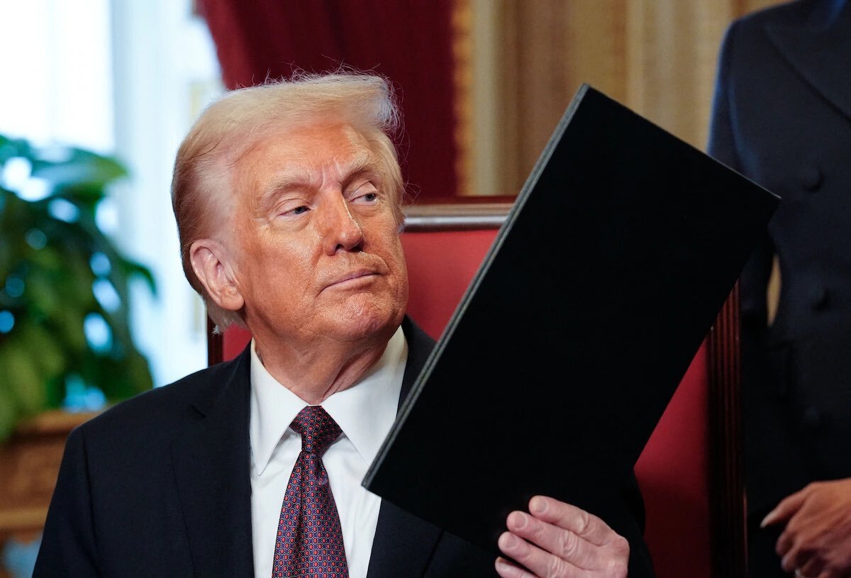 🚨BREAKING: TRUMP TO SIGN ORDER CUTTING ALL FEDERAL BENEFITS FOR ILLEGAL IMMIGRANTS

A White House official confirms that tonight, Trump will sign an executive order ending all federal taxpayer benefits for illegal aliens.

The order will:

-Identify &amp; terminate all federally