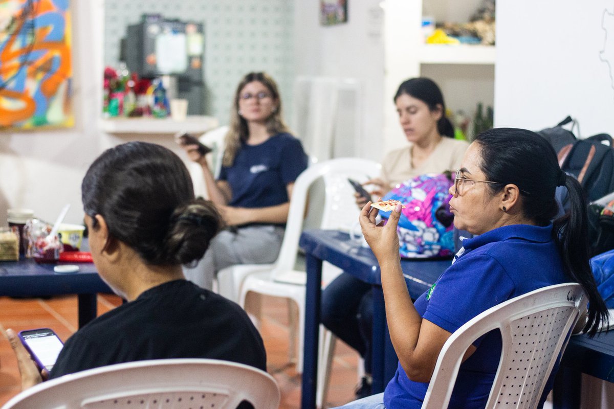 PazYGenero's tweet photo. Seguimos amplificando nuestras voces que arropan la vida digna y la celebran en comunidad.  Por eso, estamos cocinando, hilando y materializando un nuevo sueño. https://t.co/6pUOgyHYMy