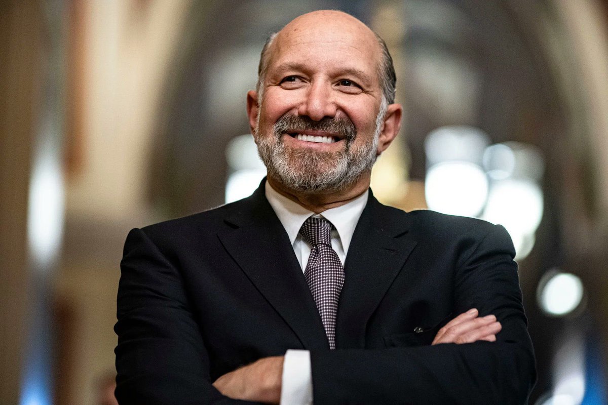 🇺🇸 TRUMP E BITCOIN: SVOLTA IN ARRIVO?

Howard Lutnick, il nuovo Segretario del Commercio sotto Trump, ha dichiarato:

“Il mio punto di vista è che Bitcoin, come l’oro, dovrebbe essere libero di essere scambiato ovunque nel mondo.”

Se questa visione si tradurrà in politiche